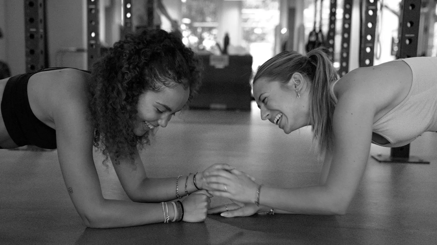 gainage ludique femmes sport noir et blanc